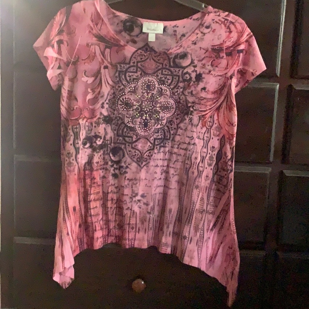 Short sleeve shirt 👚 hanky hem.